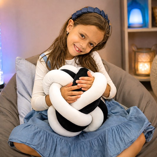 Playlearn Cuddle Ball - Black & White